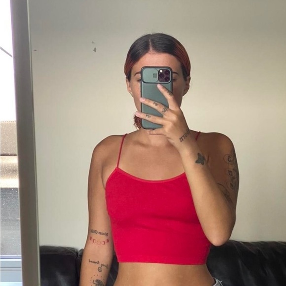 Red crop top - Picture 1 of 3